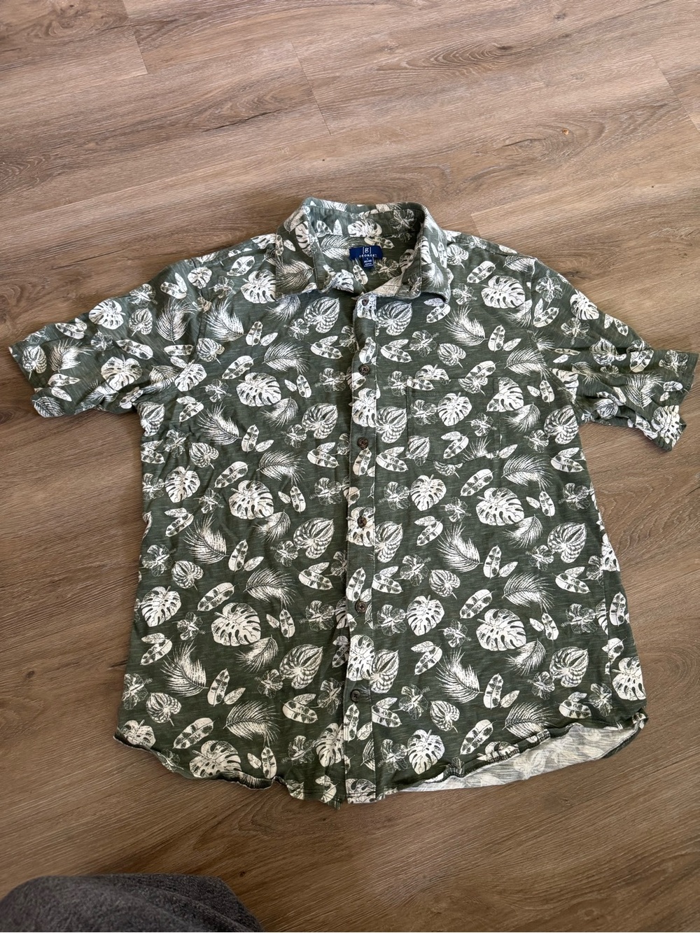 Men's large Green Tropical Print Short-Sleeve Shirt